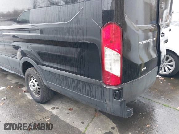2022 Ford Transit Cargo z VIN 1FTBR3U85NKA64644, wystawiony jako IAAI lot #41006811 z przebiegiem 101 658 mil mil oraz . Historia ofert i sprzedaży dostępna na DreamBid. Obrazek 22.