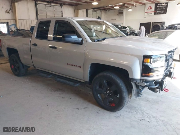 2017 Chevrolet Silverado 1500 LT with VIN 1GCVKREC5HZ252129, listed as a IAAI auction lot 41527539 with 135,982 mi miles. Bid and sale history available at carsss.com. Image 1.