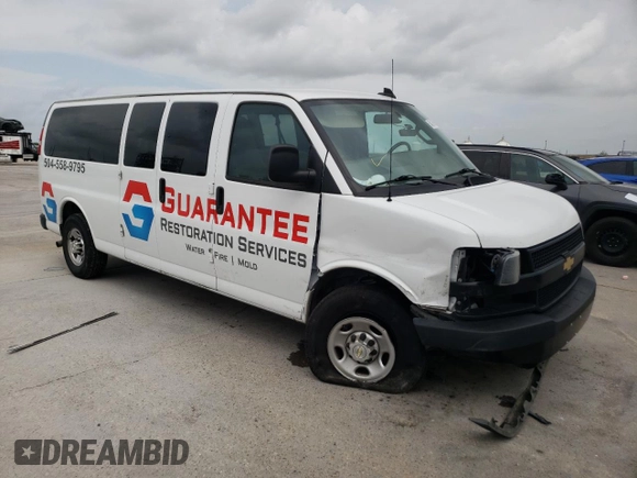 2023 Chevrolet Express Passenger LS z VIN 1GAZGNFP6P1205159, wystawiony jako Copart lot #54216095 z przebiegiem 33 752 mil mil oraz Szkoda całkowita • Salvage title. Historia ofert i sprzedaży dostępna na DreamBid. Obrazek 4.