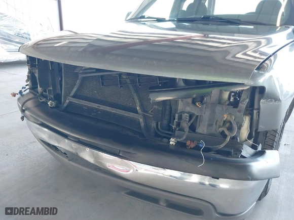 2001 Chevrolet Silverado 1500 LS with VIN 2GCEC19V011316604, listed as a IAAI auction lot 41682054 with 235,246 mi miles. Bid and sale history available at carsss.com. Image 6.