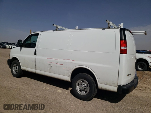 2023 Chevrolet Express Cargo z VIN 1GCWGAFP0P1232439, wystawiony jako Copart lot #49666885 z przebiegiem 74 389 mil mil oraz Czysty tytuł • Clean title. Historia ofert i sprzedaży dostępna na DreamBid. Obrazek 2.