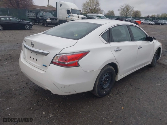 2014 Nissan Altima 2.5 S with VIN 1N4AL3AP7EC197172, listed as a IAAI auction lot 42019200 with 142,336 mi miles. Bid and sale history available at carsss.com. Image 4.