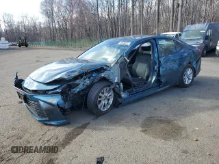 2025 Toyota Camry LE z VIN 4T1DBADK9SU521321, wystawiony jako Copart lot #51971835 z przebiegiem 5 294 mil mil oraz Szkoda całkowita • Salvage title. Historia ofert i sprzedaży dostępna na DreamBid. Obrazek 1.