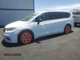 2024 Chrysler Pacifica Hybrid Select with VIN 2C4RC1S71RR156596, listed as a Copart auction lot 61068145 with 31,310 mi miles and Clean title. Bid and sale history available at DreamBid. Image 1.