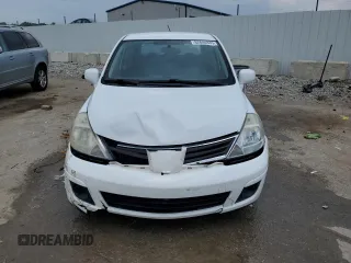 2011 Nissan Versa S z VIN 3N1BC1AP6BL449094, wystawiony jako Copart lot #62844835 z przebiegiem 166 749 mil mil oraz Szkoda całkowita • Salvage title. Historia ofert i sprzedaży dostępna na DreamBid. Obrazek 5.