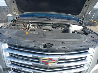 2018 Cadillac Escalade Platinum with VIN 1GYS4DKJXJR221798, listed as a IAAI auction lot 41304619 with 108,281 mi miles. Bid and sale history available at carsss.com. Image 10.