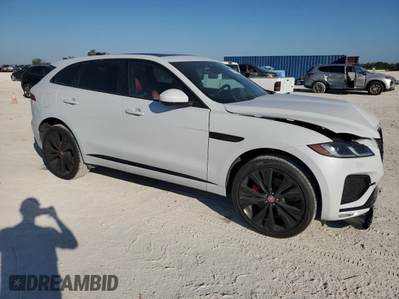 2021 Jaguar F-Pace R-Dynamic S z VIN SADCT2FU5MA681304, wystawiony jako Copart lot #43956495 z przebiegiem 28 466 mil mil oraz Szkoda całkowita • Salvage title. Historia ofert i sprzedaży dostępna na DreamBid. Obrazek 4.