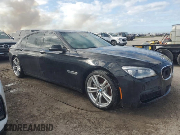 2015 BMW 7 Series 750Li xDrive z VIN WBAYF8C56FD654233, wystawiony jako Copart lot #83321604 z przebiegiem Nie podano mil oraz Nie do naprawy • Non repairable. Historia ofert i sprzedaży dostępna na DreamBid. Obrazek 4.