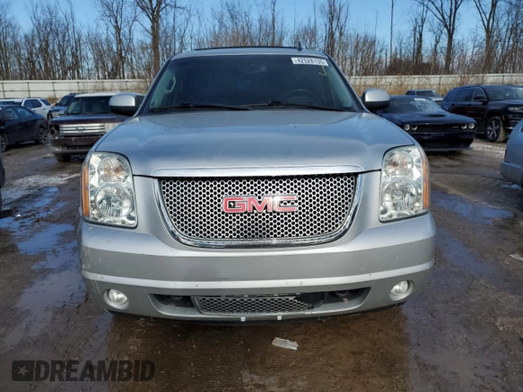 2013 GMC Yukon XL SLE with VIN 1GKS1HE02DR203829, listed as a Copart auction lot 42528135 with 191,223 mi miles and Clean Title. Bid and sale history available at carsss.com. Image 5.