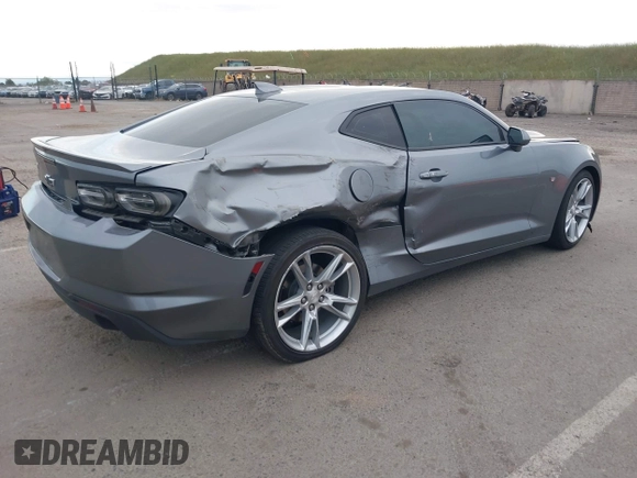 2022 Chevrolet Camaro 1LT z VIN 1G1FB1RX6N0123456, wystawiony jako IAAI lot #42066753 z przebiegiem Nie podano mil oraz . Historia ofert i sprzedaży dostępna na DreamBid. Obrazek 4.