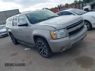 2009 Chevrolet Suburban LT w/2LT with VIN 1GNFC26039R234735, listed as a IAAI auction lot 42068617 with 263,534 mi miles. Bid and sale history available at carsss.com. Image 1.