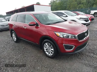 2017 Kia Sorento LX z VIN 5XYPGDA30HG314280, wystawiony jako IAAI lot #42224601 z przebiegiem 51 875 mil mil oraz . Historia ofert i sprzedaży dostępna na DreamBid. Obrazek 1.