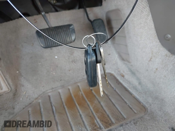 1996 Toyota Camry DX z VIN 4T1BG12K3TU662835, wystawiony jako IAAI lot #42060645 z przebiegiem 195 600 mil mil oraz . Historia ofert i sprzedaży dostępna na DreamBid. Obrazek 11.