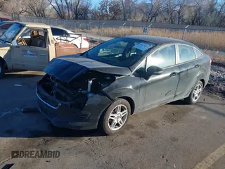 2017 Ford Fiesta SE z VIN 3FADP4BJ6HM125903, wystawiony jako IAAI lot #41376018 z przebiegiem 114 628 mil mil oraz . Historia ofert i sprzedaży dostępna na DreamBid. Obrazek 2.