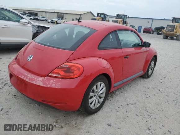 2014 Volkswagen Beetle Entry z VIN 3VWF17AT1EM638445, wystawiony jako Copart lot #62499104 z przebiegiem 85 895 mil mil oraz Szkoda całkowita • Salvage title. Historia ofert i sprzedaży dostępna na DreamBid. Obrazek 3.