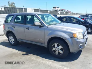 2008 Ford Escape XLS z VIN 1FMCU02Z18KC67656, wystawiony jako IAAI lot #42818001 z przebiegiem 189 172 mil mil oraz . Historia ofert i sprzedaży dostępna na DreamBid. Obrazek 1.