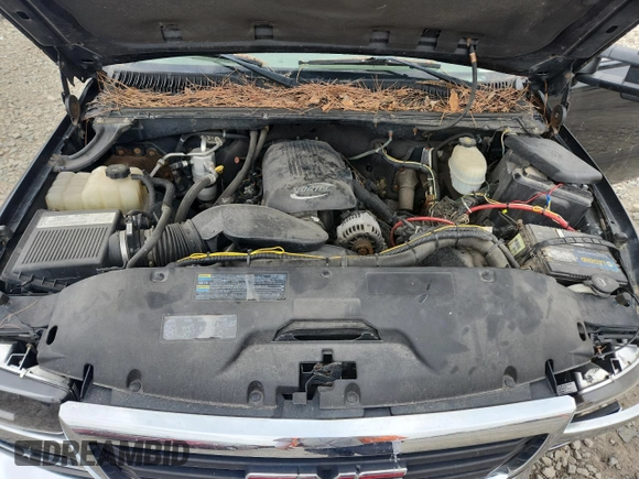 2005 GMC Sierra 2500HD SLE z VIN 1GTHK23U35F816096, wystawiony jako Copart lot #60911045 z przebiegiem 155 164 mil mil oraz Czysty tytuł • Clean title. Historia ofert i sprzedaży dostępna na DreamBid. Obrazek 11.
