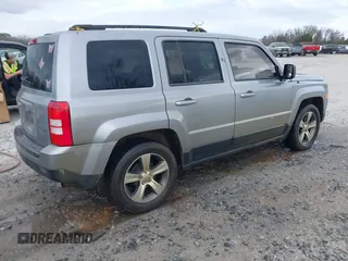 2015 Jeep Patriot High Altitude z VIN 1C4NJPFA2FD185584, wystawiony jako IAAI lot #41714984 z przebiegiem 121 345 mil mil oraz . Historia ofert i sprzedaży dostępna na DreamBid. Obrazek 4.