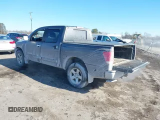 2006 Nissan Titan LE z VIN 1N6AA07B46N530408, wystawiony jako IAAI lot #41381403 z przebiegiem 259 376 mil mil oraz . Historia ofert i sprzedaży dostępna na DreamBid. Obrazek 3.