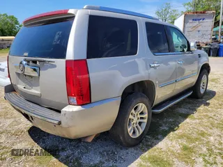 2007 Cadillac Escalade z VIN 1GYFK63837R259719, wystawiony jako IAAI lot #42176388 z przebiegiem 167 836 mil mil oraz . Historia ofert i sprzedaży dostępna na DreamBid. Obrazek 4.