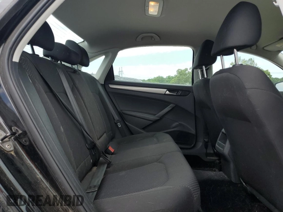 2014 Volkswagen Passat S z VIN 1VWAT7A30EC102382, wystawiony jako Copart lot #58178845 z przebiegiem 158 498 mil mil oraz Czysty tytuł • Clean title. Historia ofert i sprzedaży dostępna na DreamBid. Obrazek 10.