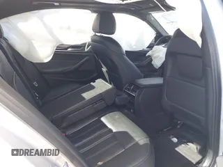 2019 BMW 5 Series 530i xDrive z VIN WBAJA7C59KG909704, wystawiony jako IAAI lot #41740440 z przebiegiem Nie podano mil oraz . Historia ofert i sprzedaży dostępna na DreamBid. Obrazek 8.