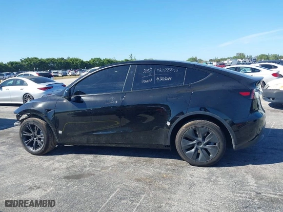 2024 Tesla Model Y with VIN 7SAYGDED2RA331436, listed as a IAAI auction lot 41713562 with NaN miles. Bid and sale history available at carsss.com. Image 14.