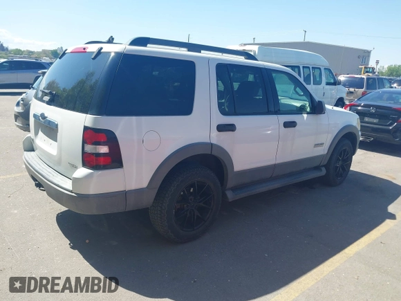 2006 Ford Explorer XLT with VIN 1FMEU73E06UB35020, listed as a IAAI auction lot 42159995 with 154,202 mi miles. Bid and sale history available at carsss.com. Image 4.