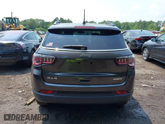 2018 Jeep Compass Latitude z VIN 3C4NJDBB4JT100129, wystawiony jako IAAI lot #42472329 z przebiegiem 178 340 mil mil oraz . Historia ofert i sprzedaży dostępna na DreamBid. Obrazek 16.