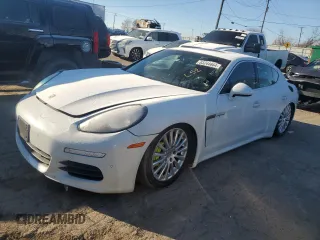 2015 Porsche Panamera S E-Hybrid z VIN WP0AD2A73FL040144, wystawiony jako Copart lot #83244664 z przebiegiem 113 790 mil mil oraz Tytuł czysty. Historia ofert i sprzedaży dostępna na DreamBid. Obrazek 1.