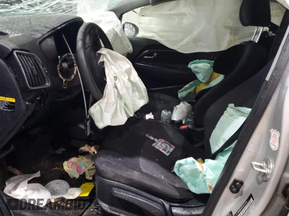 2017 Kia Rio LX z VIN KNADM4A3XH6048293, wystawiony jako Copart lot #54422355 z przebiegiem Nie podano mil oraz Nie do naprawy. Historia ofert i sprzedaży dostępna na DreamBid. Obrazek 7.