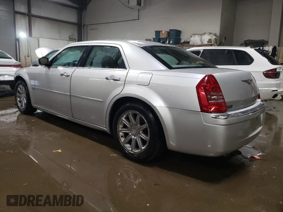 2005 Chrysler 300 with VIN 2C3JA63H25H176366, listed as a Copart auction lot 44174295 with 181,498 mi miles and Salvage Title. Bid and sale history available at carsss.com. Image 2.