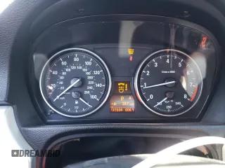 2008 BMW 3 Series 328i z VIN WBAWR33538P152346, wystawiony jako Copart lot #57101985 z przebiegiem 131 504 mil mil oraz Szkoda całkowita • Salvage title. Historia ofert i sprzedaży dostępna na DreamBid. Obrazek 9.