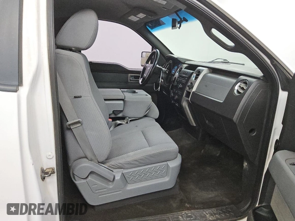 2011 Ford F-150 XL z VIN 1FTMF1CM7BKD43495, wystawiony jako Copart lot #55725435 z przebiegiem 228 298 mil mil oraz Czysty tytuł • Clean title. Historia ofert i sprzedaży dostępna na DreamBid. Obrazek 10.