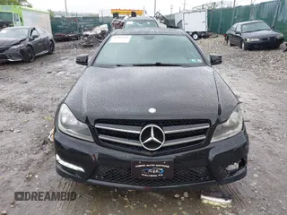 2014 Mercedes-Benz C 250 z VIN WDDGJ4HB0EG289247, wystawiony jako IAAI lot #42365526 z przebiegiem 75 420 mil mil oraz . Historia ofert i sprzedaży dostępna na DreamBid. Obrazek 12.