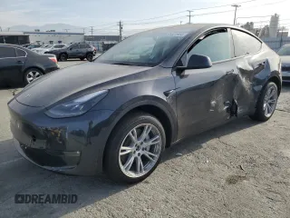 2024 Tesla Model Y Long Range с VIN 7SAYGDEE8RF089456, выставлен на аукционе Copart как лот 85521934 с пробегом 13 837 миль миль и Списание • Salvage title. История ставок и продаж доступна на DreamBid. Изображение 1.