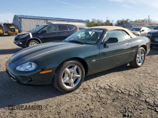 1999 Jaguar XK z VIN SAJGX2042XC040888, wystawiony jako Copart lot #54018445 z przebiegiem 78 308 mil mil oraz Szkody całkowita. Historia ofert i sprzedaży dostępna na DreamBid. Obrazek 1.