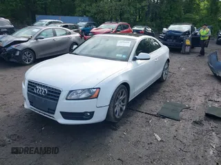2012 Audi A5 Premium z VIN WAUCFAFR6CA015119, wystawiony jako IAAI lot #42310668 z przebiegiem 167 964 mil mil oraz . Historia ofert i sprzedaży dostępna na DreamBid. Obrazek 2.