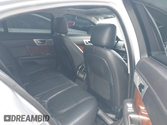 2012 Jaguar XF z VIN SAJWA0FB6CLS28170, wystawiony jako IAAI lot #42368580 z przebiegiem Nie podano mil oraz . Historia ofert i sprzedaży dostępna na DreamBid. Obrazek 8.