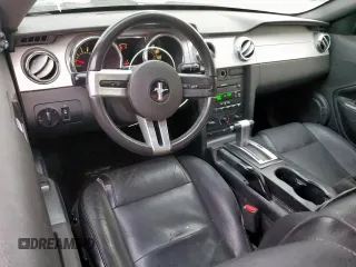 2007 Ford Mustang Deluxe z VIN 1ZVFT80N275250748, wystawiony jako Copart lot #57345935 z przebiegiem 145 523 mil mil oraz Czysty tytuł • Clean title. Historia ofert i sprzedaży dostępna na DreamBid. Obrazek 8.