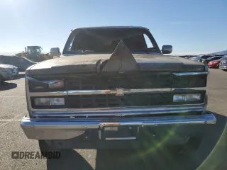 1989 Chevrolet Suburban z VIN 1GNGV26K8KF128711, wystawiony jako Copart lot #46658895 z przebiegiem Nie podano mil oraz Szkoda całkowita • Salvage title. Historia ofert i sprzedaży dostępna na DreamBid. Obrazek 5.