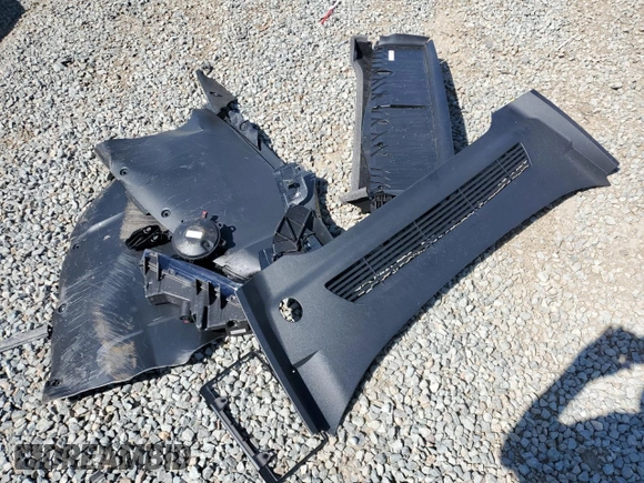 2025 Tesla Model Y Long Range z VIN 7SAYGDED0SF317270, wystawiony jako Copart lot #52387395 z przebiegiem 1 350 mil mil oraz Szkoda całkowita • Salvage title. Historia ofert i sprzedaży dostępna na DreamBid. Obrazek 12.