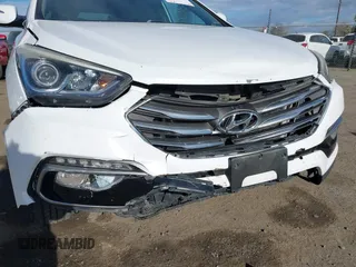 2017 Hyundai Santa Fe 2.4L z VIN 5XYZU3LB7HG438756, wystawiony jako IAAI lot #41480791 z przebiegiem 138 392 mil mil oraz . Historia ofert i sprzedaży dostępna na DreamBid. Obrazek 6.