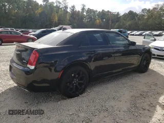 2020 Chrysler 300 S z VIN 2C3CCABTXLH122919, wystawiony jako Copart lot #78414584 z przebiegiem 122 180 mil mil oraz Szkody całkowita. Historia ofert i sprzedaży dostępna na DreamBid. Obrazek 3.