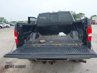 2006 Ford F-150 XLT z VIN 1FTPW14576FB34065, wystawiony jako IAAI lot #42500162 z przebiegiem 212 114 mil mil oraz . Historia ofert i sprzedaży dostępna na DreamBid. Obrazek 12.