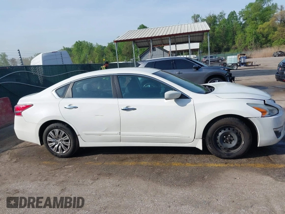 2015 Nissan Altima S with VIN 1N4AL3AP4FN388442, listed as a IAAI auction lot 42107172 with 113,354 mi miles and . Bid and sale history available at carsss.com. Image 13.