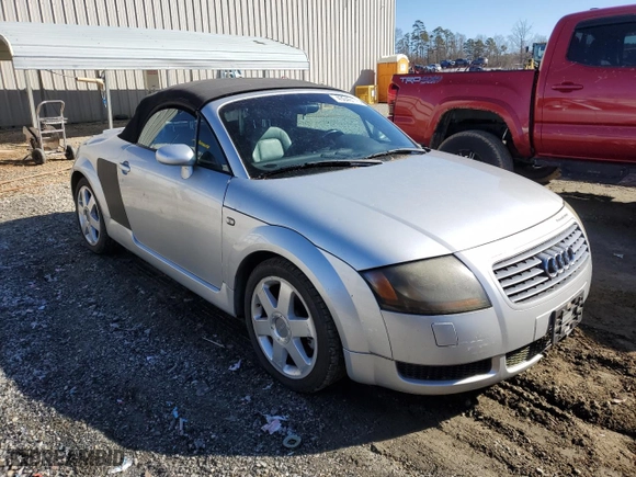 2001 Audi TT with VIN TRUTC28NX11004882, listed as a Copart auction lot 43040175 with 136,783 mi miles and Clean Title. Bid and sale history available at carsss.com. Image 4.
