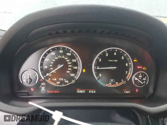 2015 BMW X4 xDrive28i with VIN 5UXXW3C57F0M87498, listed as a Copart auction lot 45154904 with 153,631 mi miles. Bid and sale history available at carsss.com. Image 9.