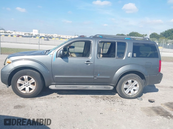 2006 Nissan Pathfinder SE z VIN 5N1AR18UX6C605346, wystawiony jako IAAI lot #41463602 z przebiegiem 221 026 mil mil oraz . Historia ofert i sprzedaży dostępna na DreamBid. Obrazek 14.