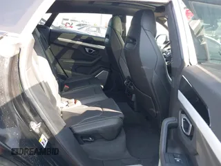 2019 Lamborghini Urus z VIN ZPBUA1ZLXKLA03063, wystawiony jako IAAI lot #41653328 z przebiegiem 29 688 mil mil oraz . Historia ofert i sprzedaży dostępna na DreamBid. Obrazek 8.